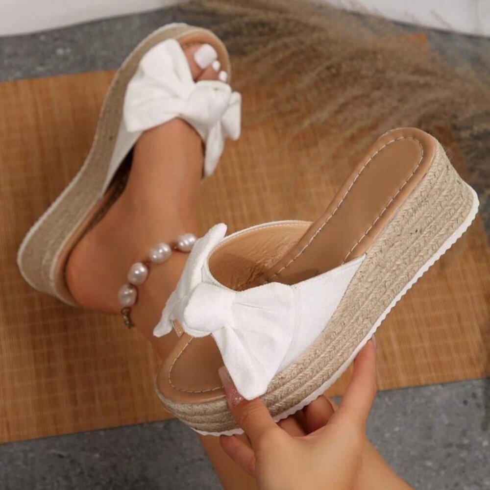 NWOT! Women's White Bow Platform Sandals Size 10